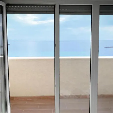 公寓 Near Seaside - *